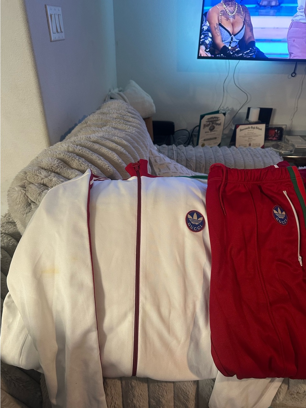 Gucci Red Track Pants with White Jacket and Green Stripes - Picture 2 of 10